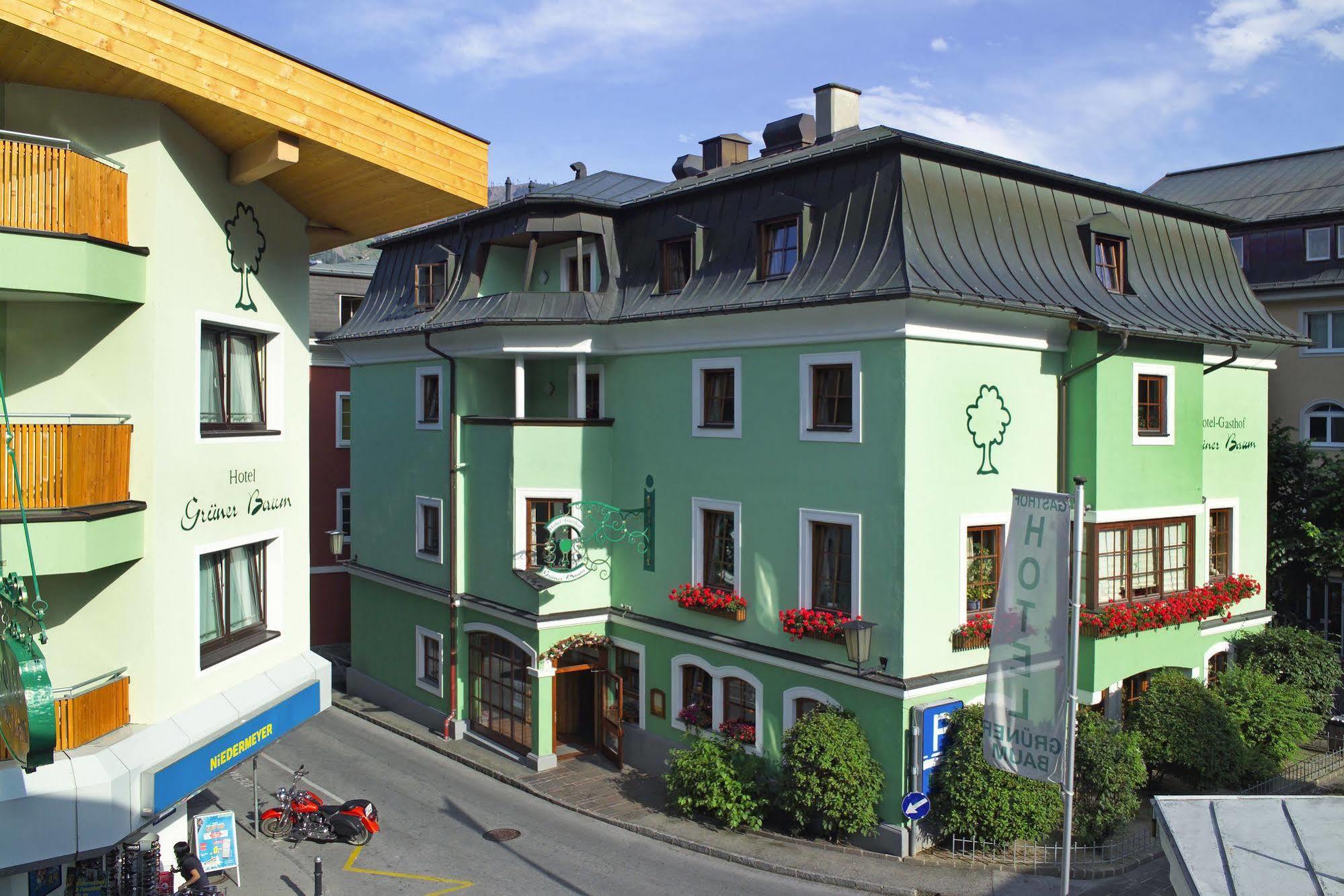 Hotel Gruener Baum Zell am See Exteriör bild